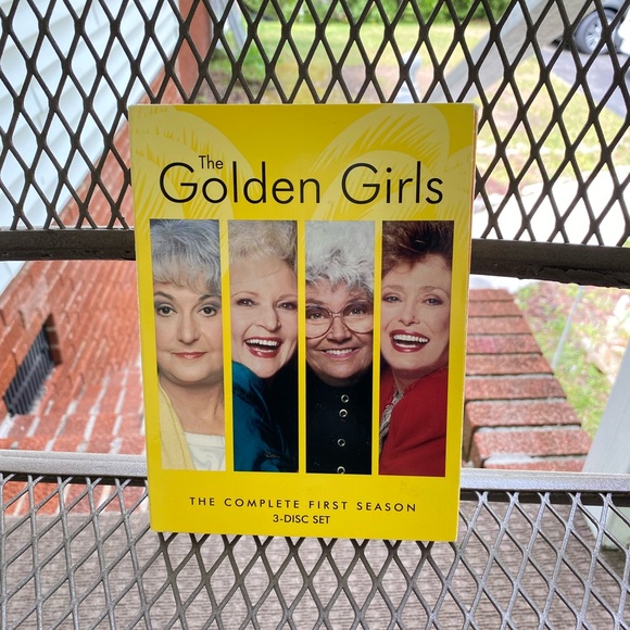 The Golden Girls DVD The Complete First Season 3-Disc Set - Picture 1 of 14